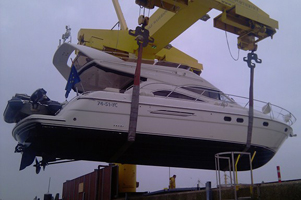 Hijsen Princess 52 in botenlift Yerseke Watersportservice